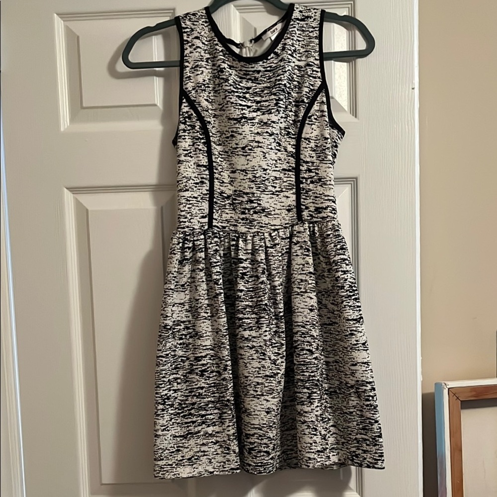 Black and White Sleeveless Peplum Dress